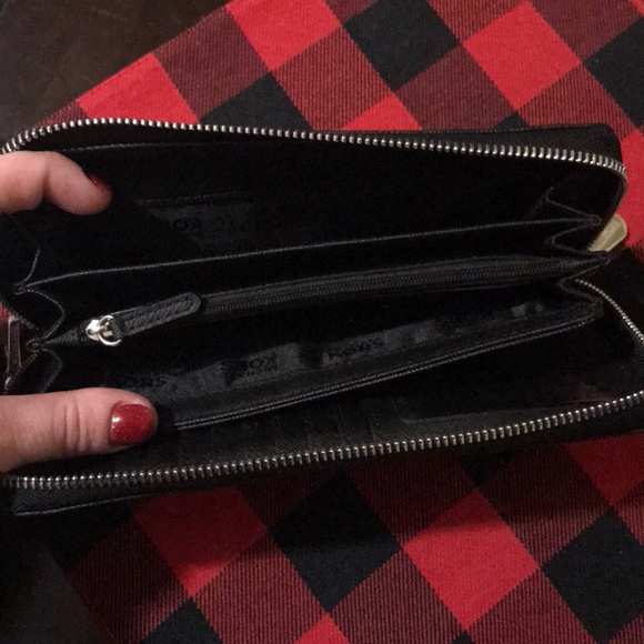 Brand New Michael Kors Wallet 🌹 - Picture 5 of 5